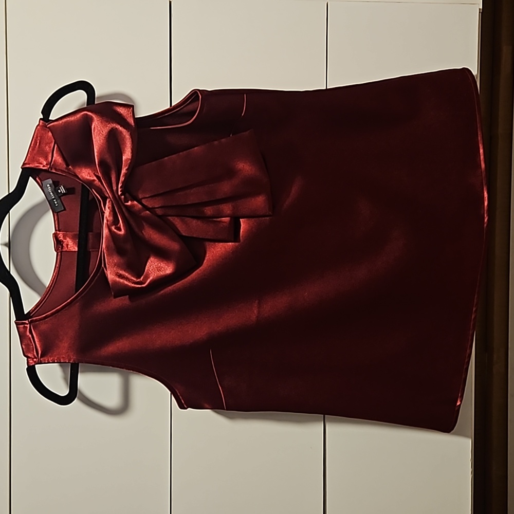The Limited bow top, back buttons!